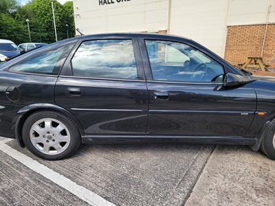 Lot 4 - 2001 Vauxhall Vectra 2.2i 16v CDX