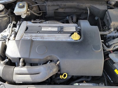 Lot 4 - 2001 Vauxhall Vectra 2.2i 16v CDX