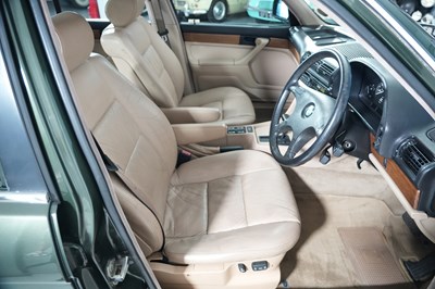 Lot 1987 BMW 735i (E32) SE
