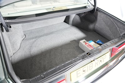 Lot 1987 BMW 735i (E32) SE