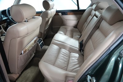 Lot 1987 BMW 735i (E32) SE