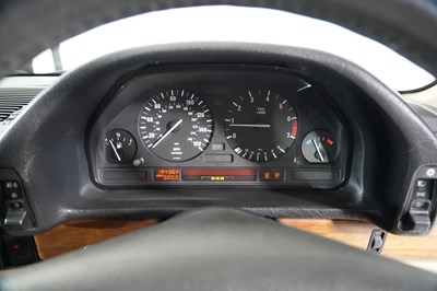 Lot 1987 BMW 735i (E32) SE