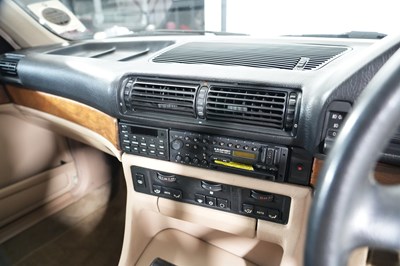 Lot 1987 BMW 735i (E32) SE