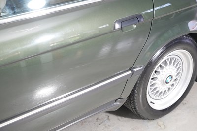 Lot 1987 BMW 735i (E32) SE