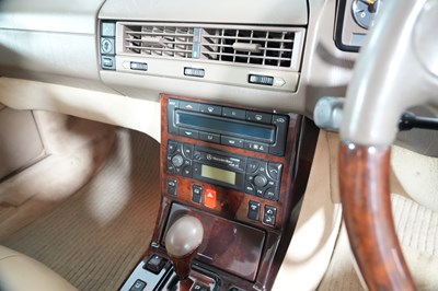 Lot 267 - 1998 Mercedes-Benz SL 280