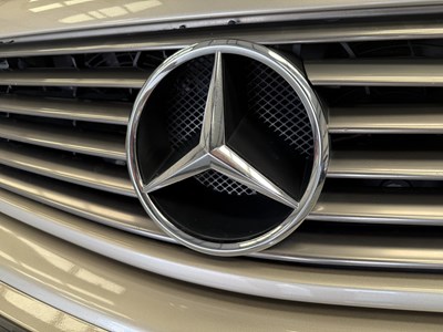 Lot 1998 Mercedes SL320