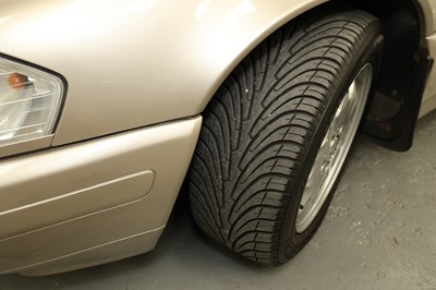 Lot 1998 Mercedes SL320