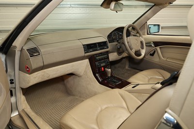 Lot 1998 Mercedes SL320