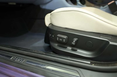 Lot 1999 BMW 528I Auto