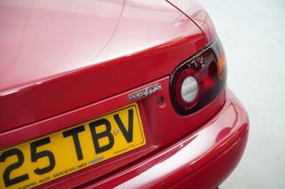 Lot 1994 Mazda MX-5 1.8i