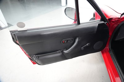 Lot 1994 Mazda MX-5 1.8i