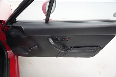 Lot 1994 Mazda MX-5 1.8i