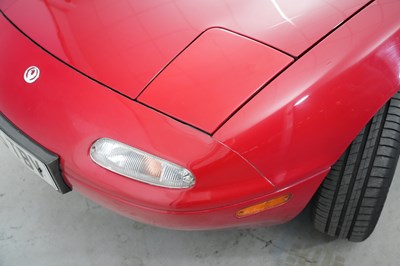 Lot 1994 Mazda MX-5 1.8i