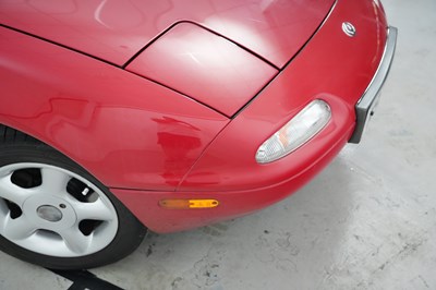 Lot 1994 Mazda MX-5 1.8i