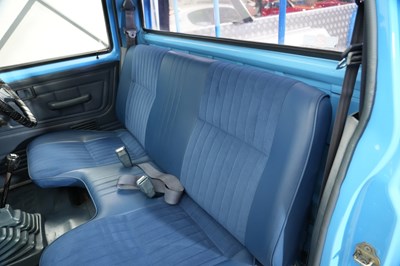 Lot 1987 Nissan D21 4.0 4WD Pickup