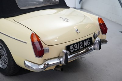 Lot 1971 MG B Roadster 2+2 Conversion