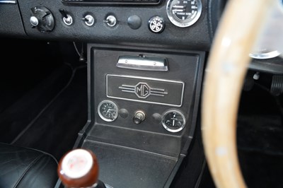 Lot 1971 MG B Roadster 2+2 Conversion