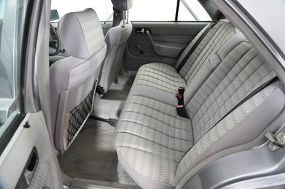 Lot 1989 Mercedes-Benz 190 D
