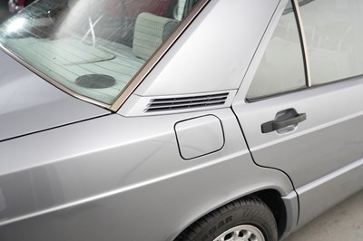 Lot 1989 Mercedes-Benz 190 D