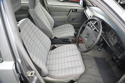 Lot 1989 Mercedes-Benz 190 D