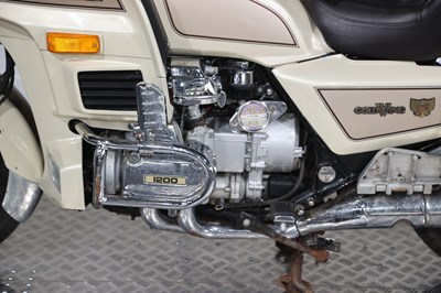 Lot 1989 Honda GL1200 Gold Wing Aspencade SE-i