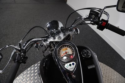 Lot 2014 Kawasaki VN900 Vulcan Classic