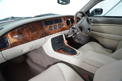 Lot 1997 Jaguar XK8 4.0 Coupe