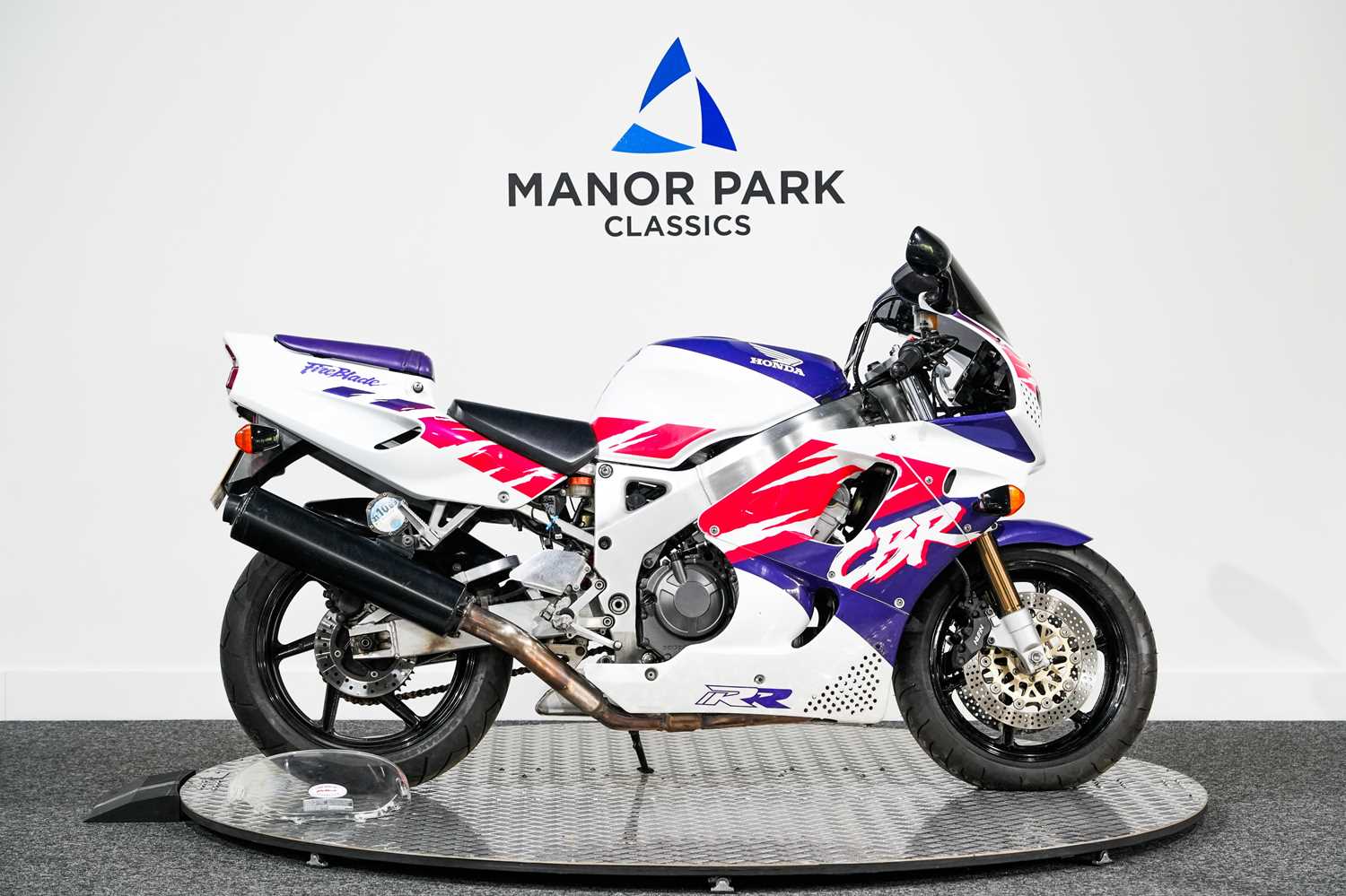 71 - 1994 Honda CBR900RR Fireblade