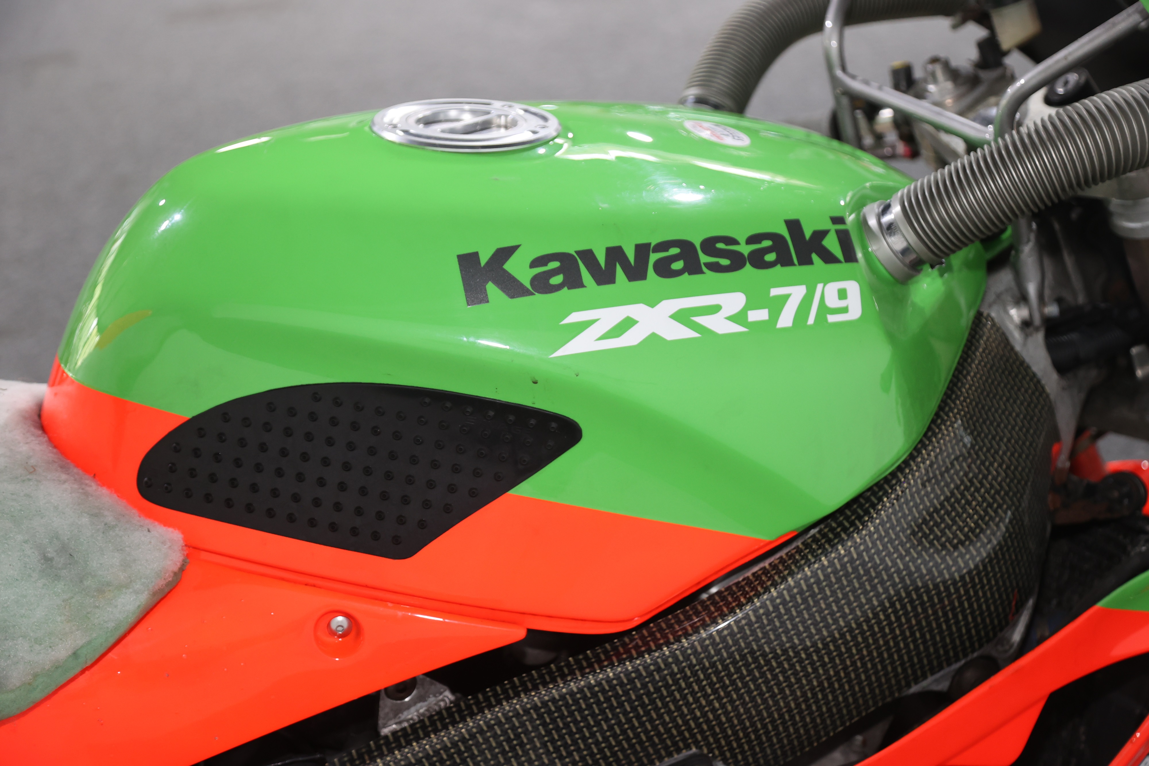Lot 90 - 1992 Kawasaki ZXR-7/9 Ninja