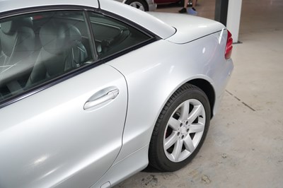 Lot 2004 Mercedes-Benz SL 500