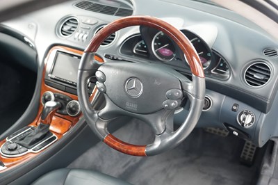 Lot 2004 Mercedes-Benz SL 500