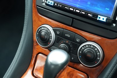 Lot 2004 Mercedes-Benz SL 500