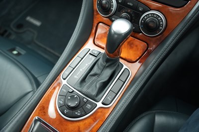 Lot 2004 Mercedes-Benz SL 500