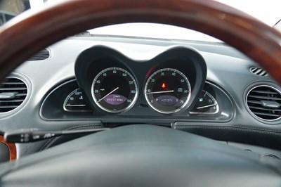 Lot 2004 Mercedes-Benz SL 500