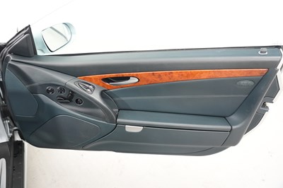 Lot 2004 Mercedes-Benz SL 500