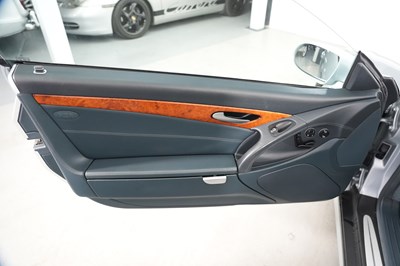 Lot 2004 Mercedes-Benz SL 500