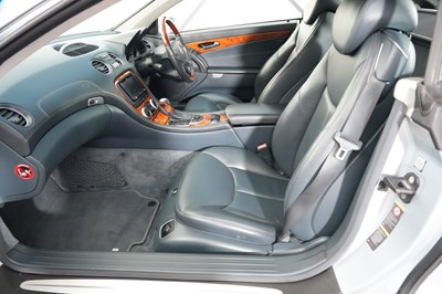 Lot 2004 Mercedes-Benz SL 500