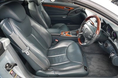 Lot 2004 Mercedes-Benz SL 500