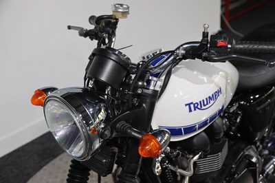 Lot 2009 Triumph Bonneville 865