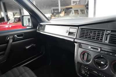 Lot 1991 Mercedes 190 E 1.8