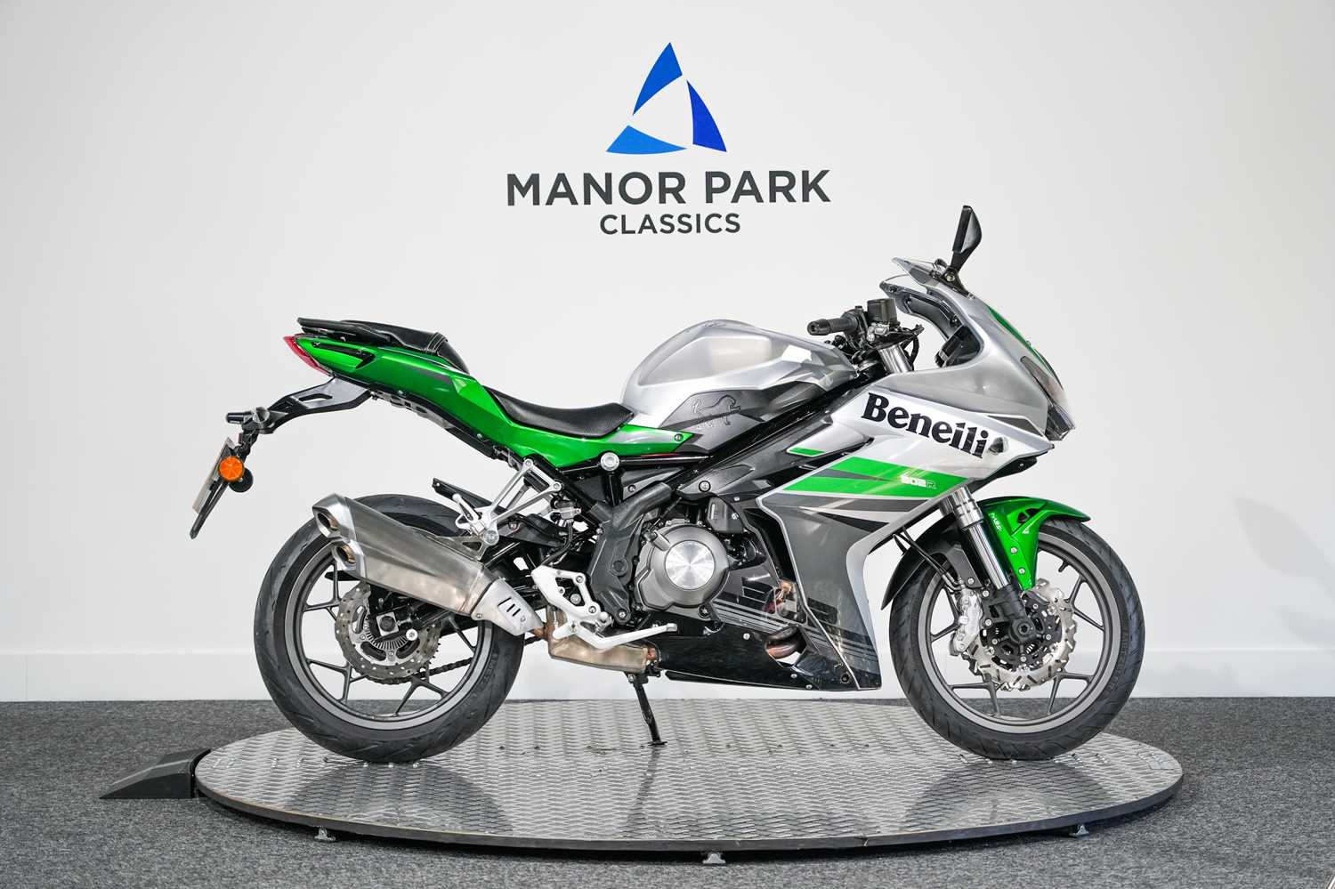 114 - 2017 Benelli 302R