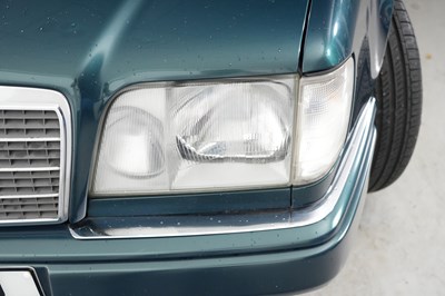 Lot 1995 Mercedes-Benz E 220 Convertible