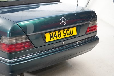 Lot 1995 Mercedes-Benz E 220 Convertible