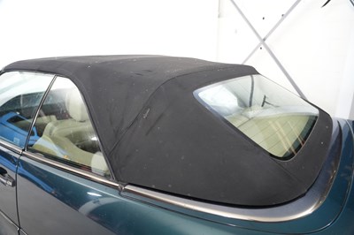 Lot 1995 Mercedes-Benz E 220 Convertible
