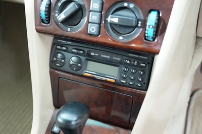 Lot 1995 Mercedes-Benz E 220 Convertible
