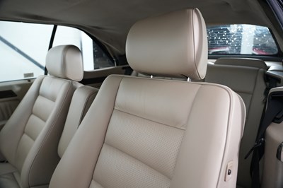 Lot 1995 Mercedes-Benz E 220 Convertible