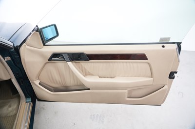 Lot 1995 Mercedes-Benz E 220 Convertible