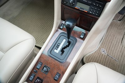 Lot 1995 Mercedes-Benz E 220 Convertible