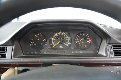 Lot 1995 Mercedes-Benz E 220 Convertible