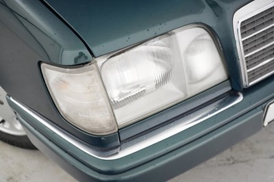 Lot 1995 Mercedes-Benz E 220 Convertible